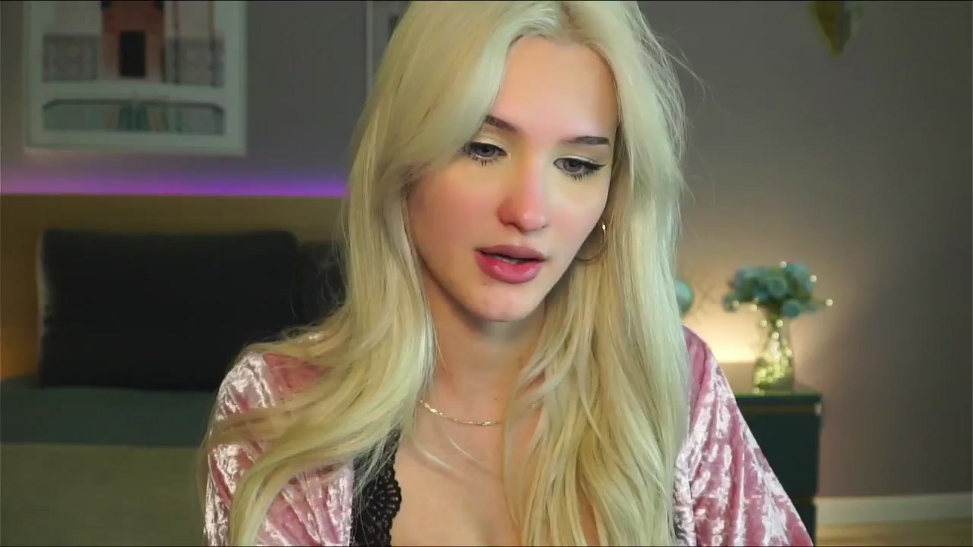 Gallery image thumbnail from ChloeCoral's myfreecams stream on, 05/04/2025, 21:43 image 2 of 20