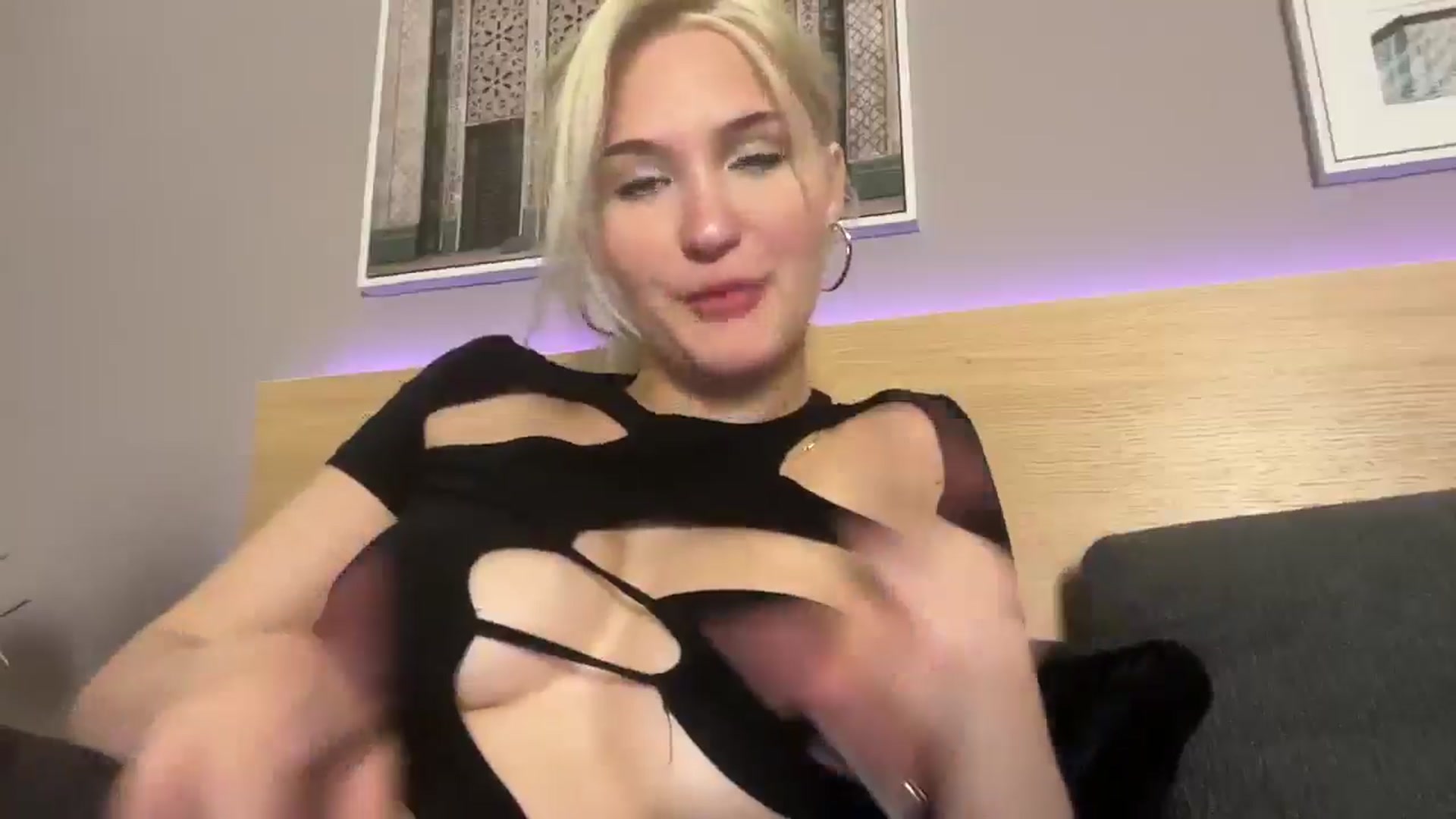 Gallery image thumbnail from ChloeCoral's myfreecams stream on, 05/29/2025, 21:17 image 8 of 20