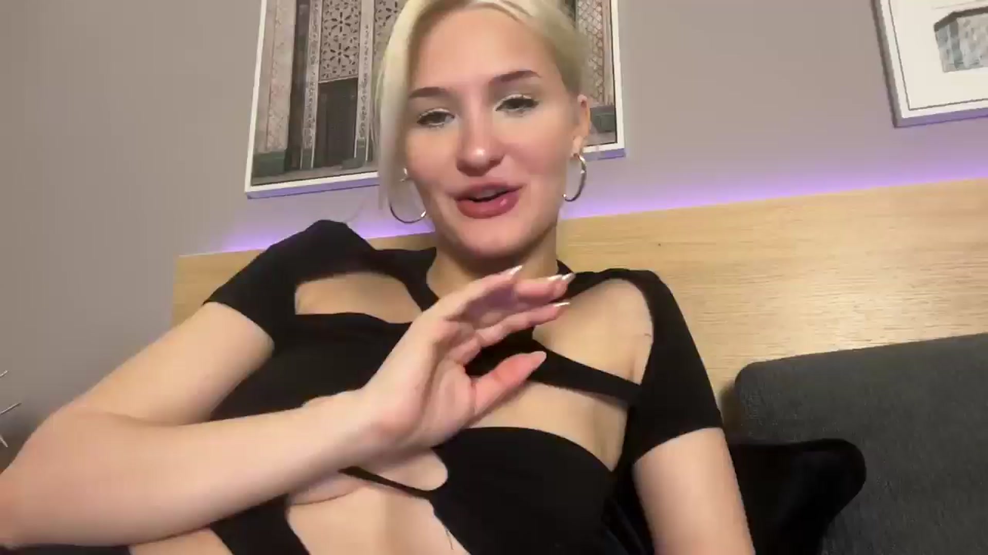 Gallery image thumbnail from ChloeCoral's myfreecams stream on, 05/29/2025, 21:17 image 9 of 20