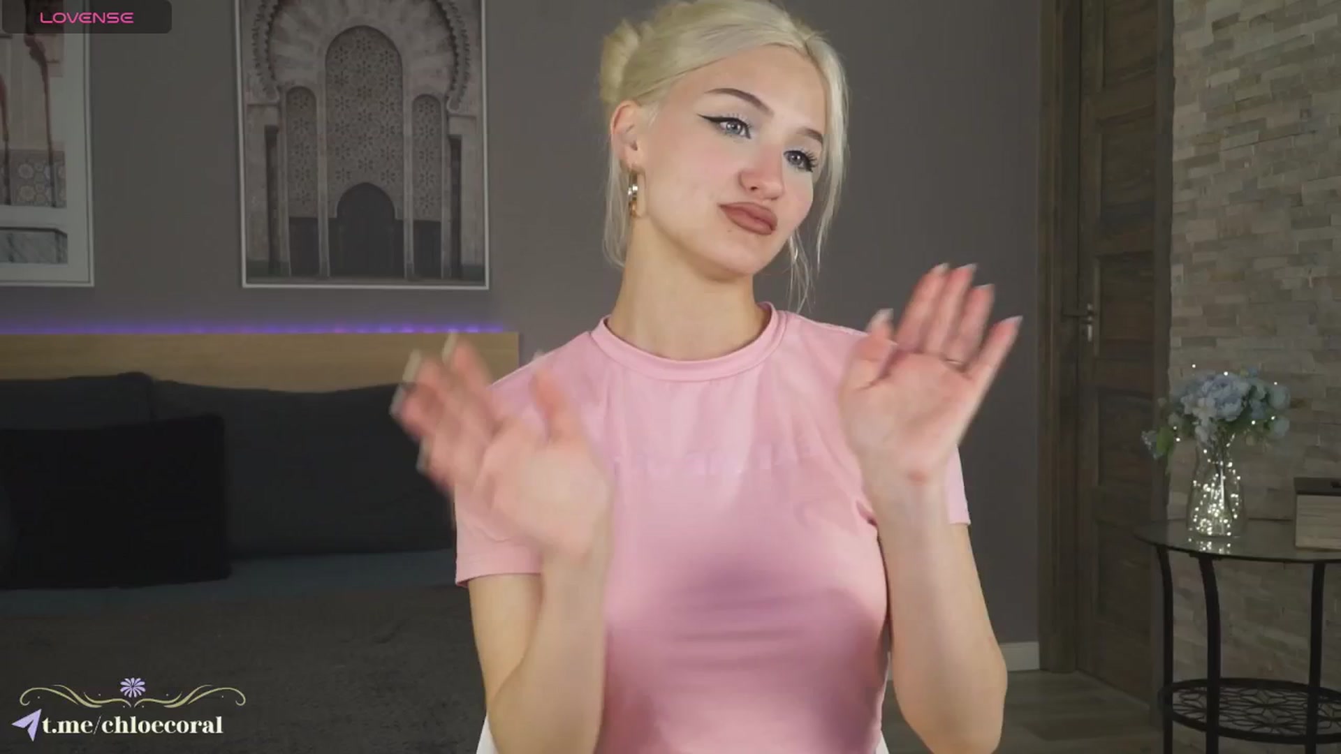 Gallery image thumbnail from ChloeCoral's myfreecams stream on, 06/17/2025, 19:23 image 17 of 20