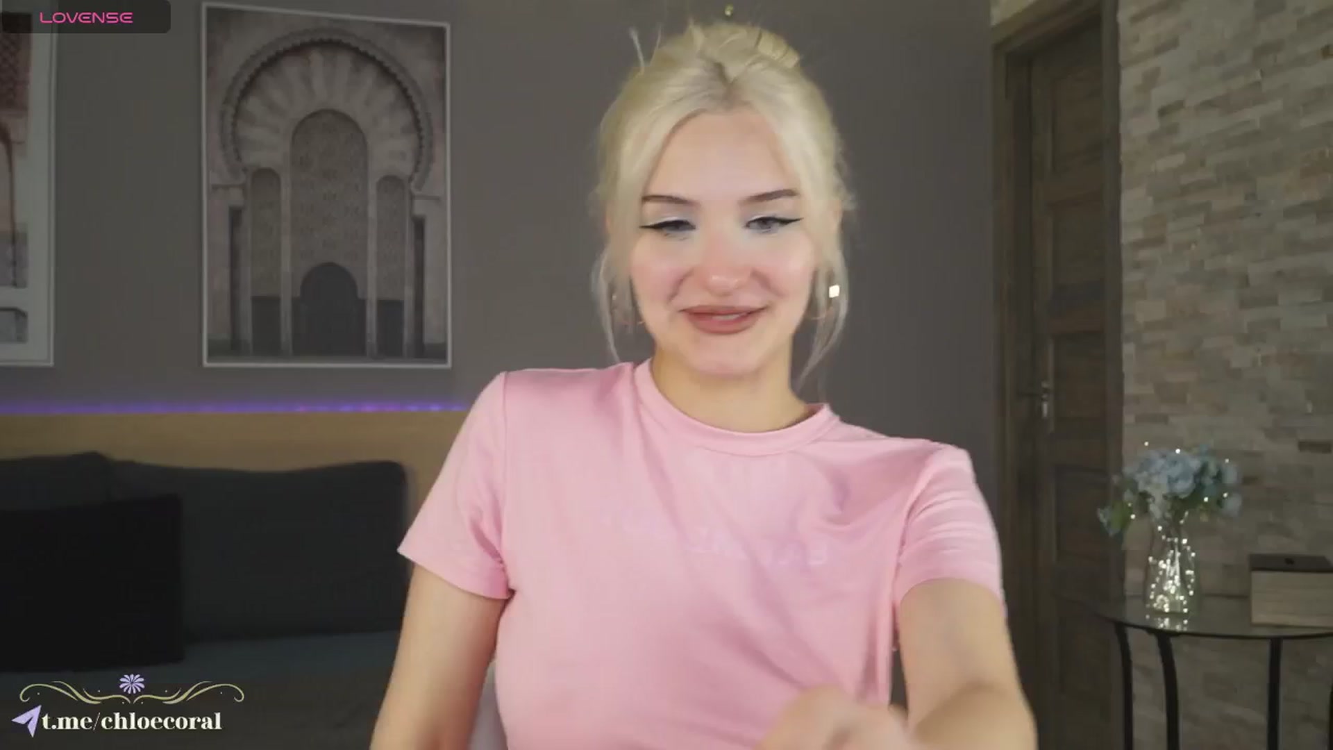 Gallery image thumbnail from ChloeCoral's myfreecams stream on, 06/17/2025, 19:23 image 12 of 20