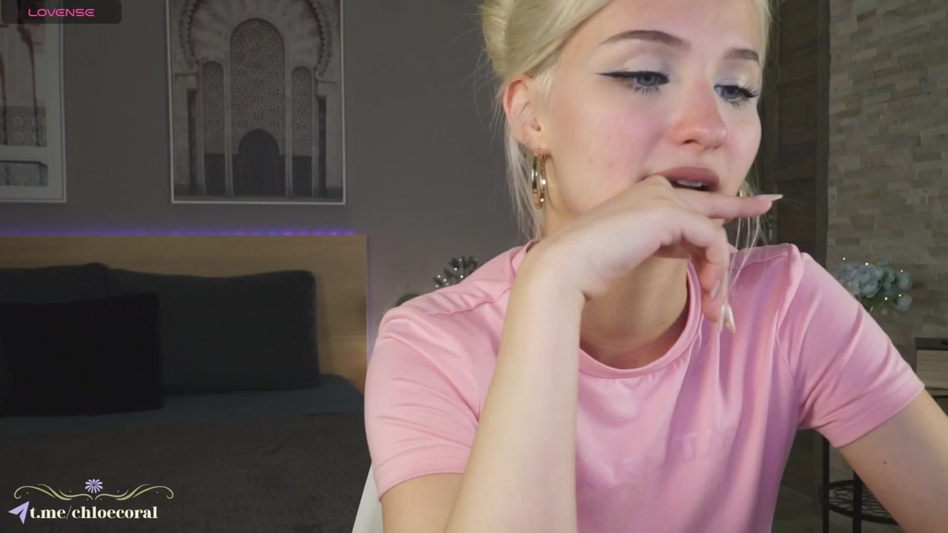 Gallery image thumbnail from ChloeCoral's myfreecams stream on, 06/17/2025, 19:23 image 18 of 20