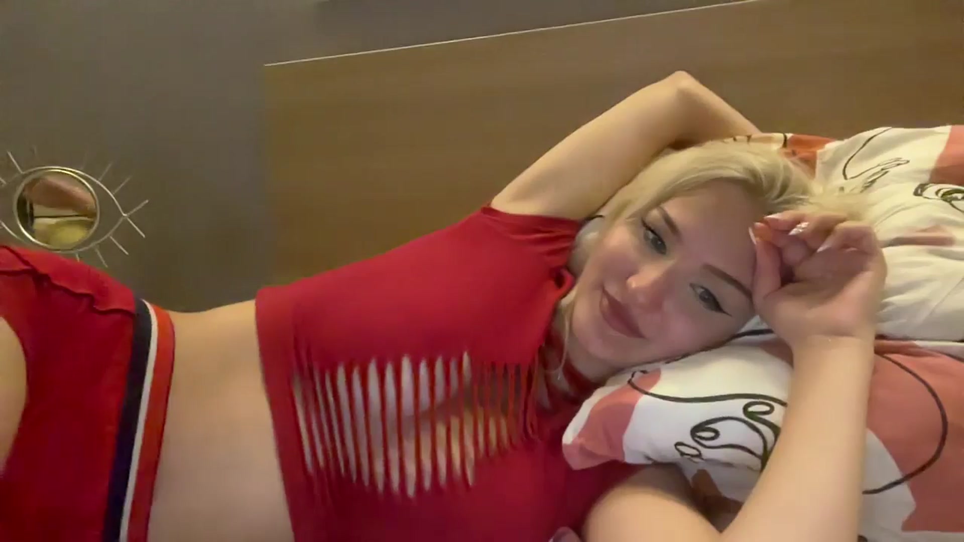 Gallery image thumbnail from ChloeCoral's myfreecams stream on, 06/27/2025, 21:43 image 19 of 20