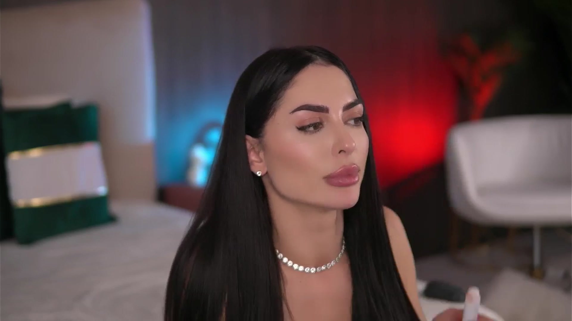 Gallery image thumbnail from ChloeDevine's myfreecams stream on, 10/21/2025, 13:10 image 18 of 20