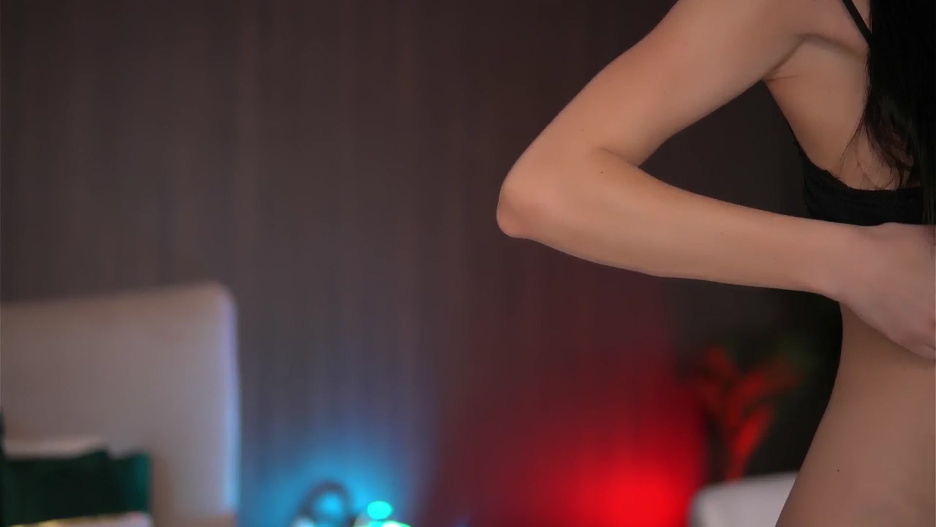 Gallery image thumbnail from ChloeDevine's myfreecams stream on, 10/21/2025, 13:10 image 19 of 20