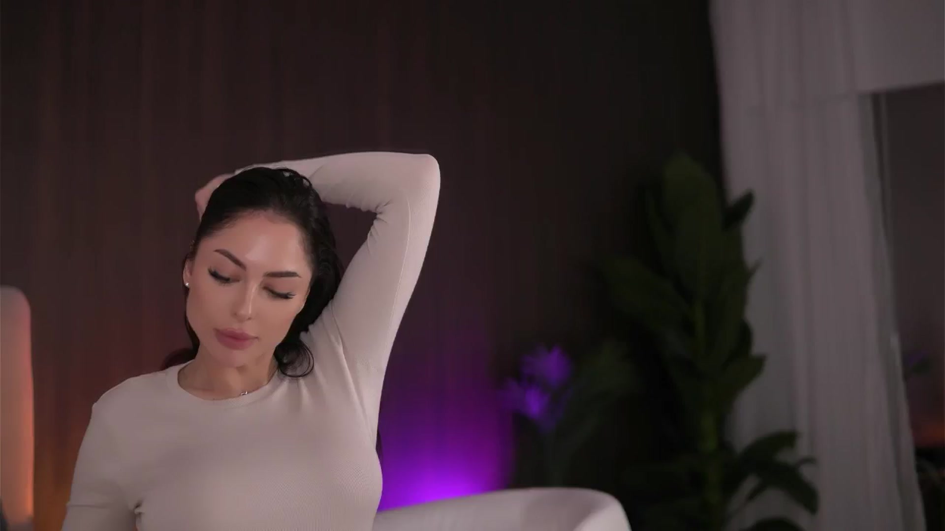 Gallery image thumbnail from ChloeDevine's myfreecams stream on, 10/27/2025, 14:29 image 18 of 20