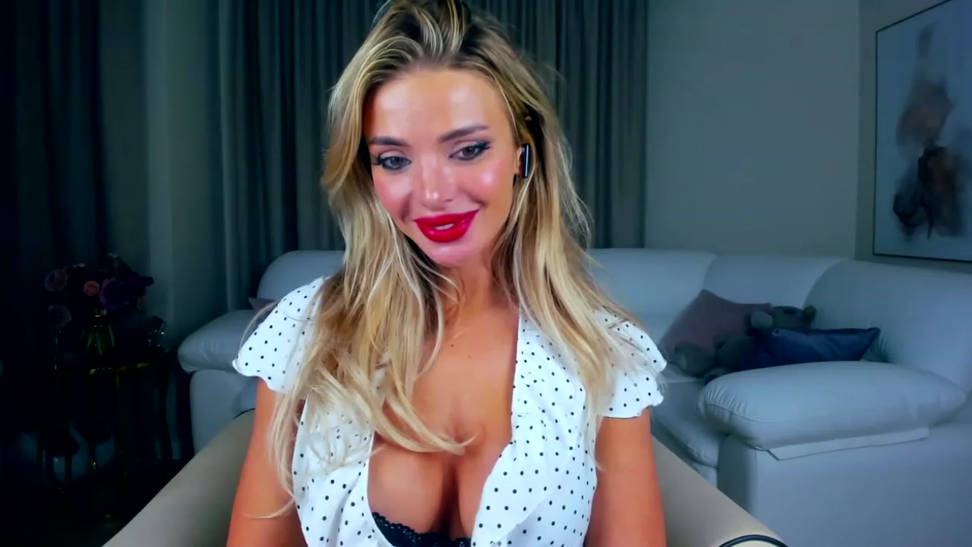 Gallery image thumbnail from ChloeJakson's myfreecams stream on, 11/14/2022, 19:35 image 20 of 20