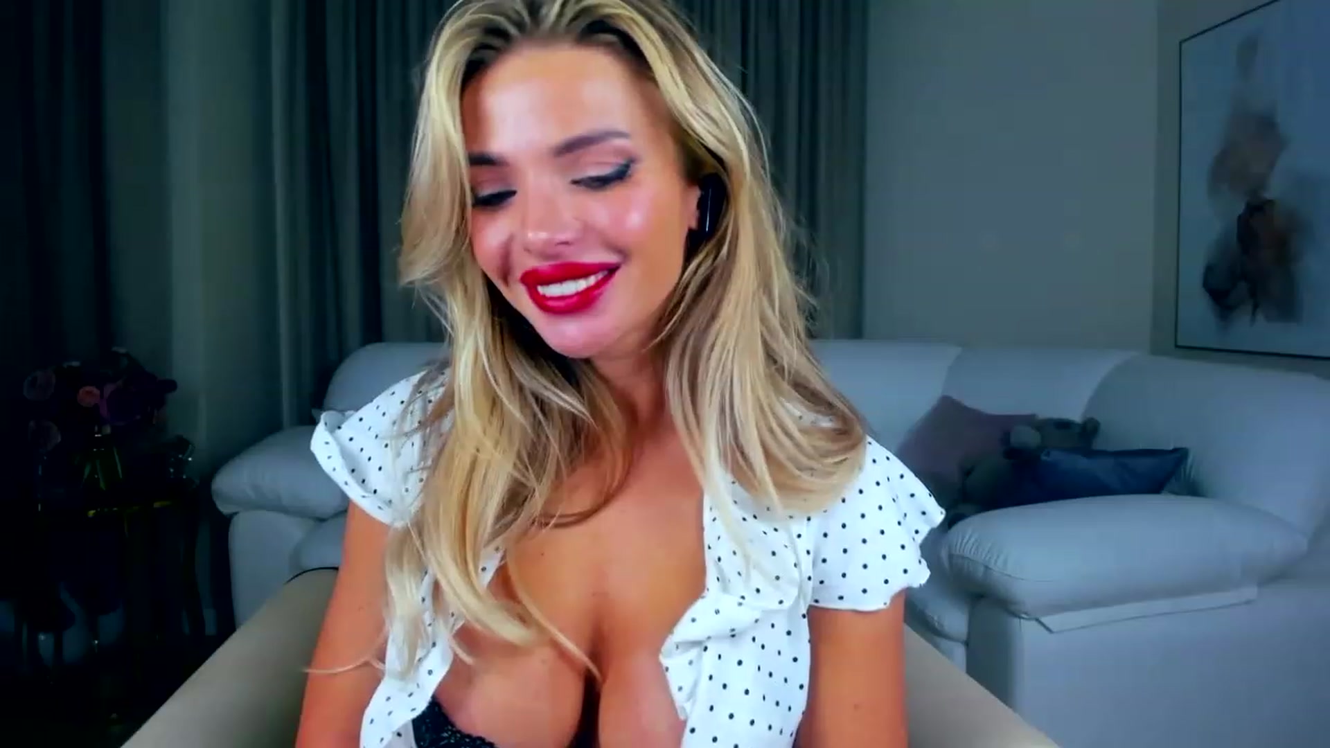 Gallery image thumbnail from ChloeJakson's myfreecams stream on, 11/14/2022, 19:35 image 12 of 20
