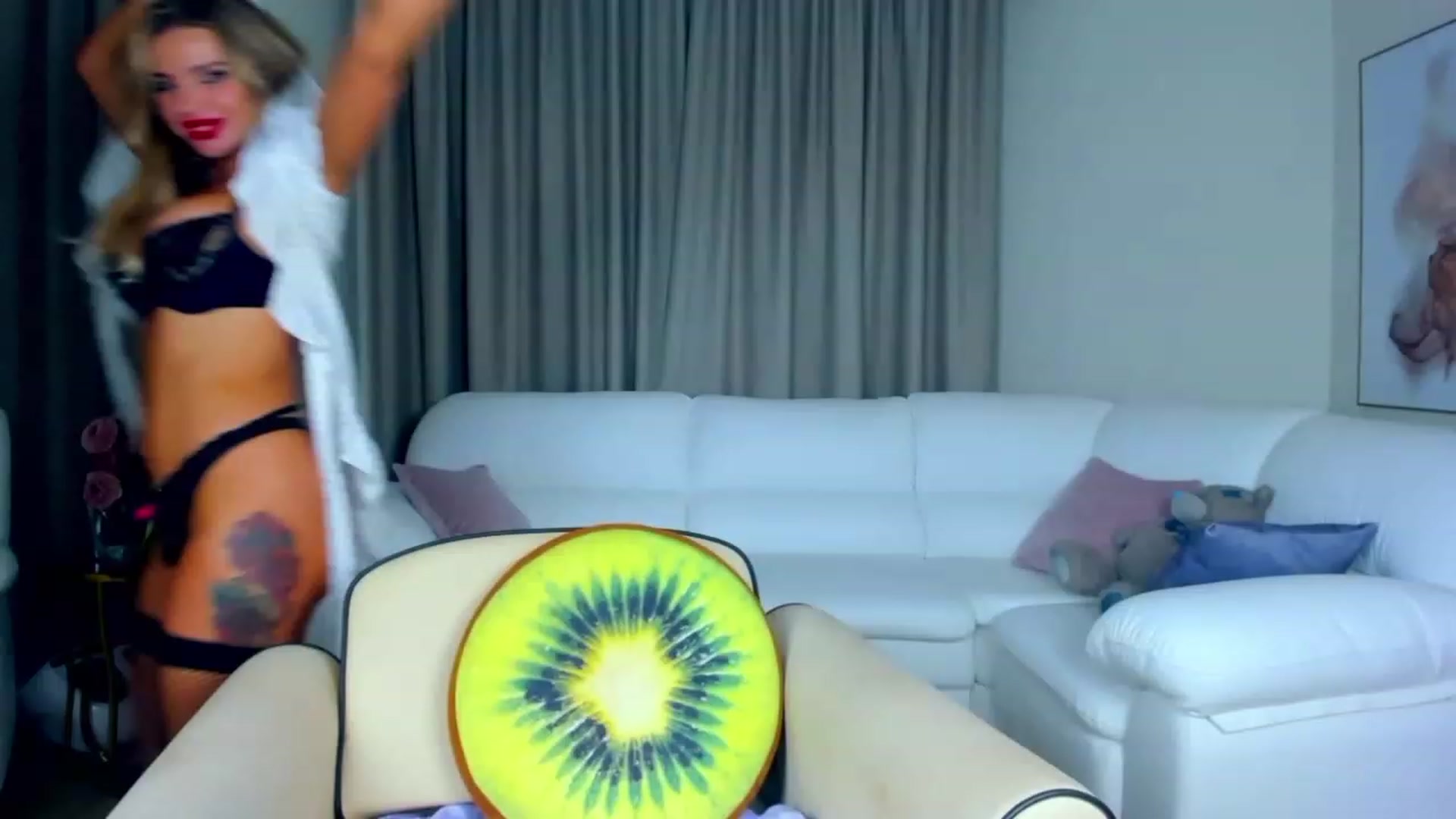 Gallery image thumbnail from ChloeJakson's myfreecams stream on, 11/15/2022, 05:08 image 16 of 20