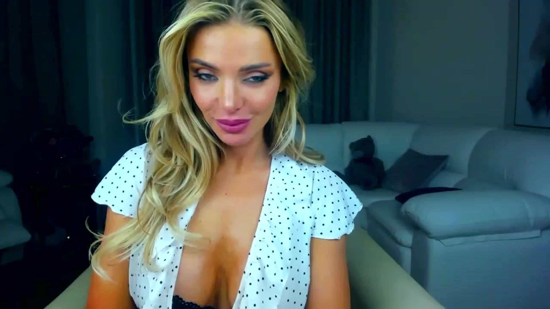 Gallery image thumbnail from ChloeJakson's myfreecams stream on, 11/17/2022, 19:30 image 2 of 20