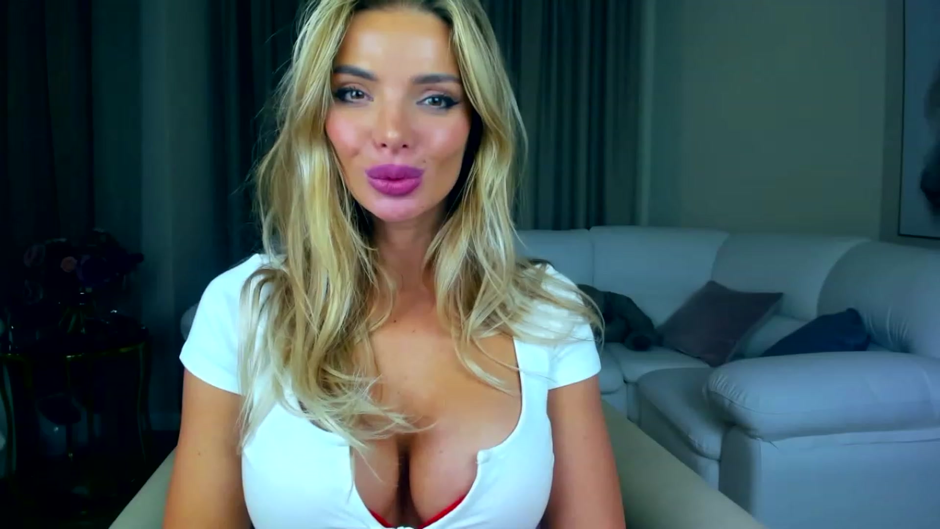 Gallery image thumbnail from ChloeJakson's myfreecams stream on, 11/19/2022, 17:59 image 6 of 20