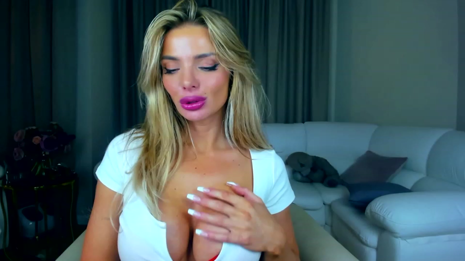 Gallery image thumbnail from ChloeJakson's myfreecams stream on, 11/19/2022, 19:13 image 11 of 20