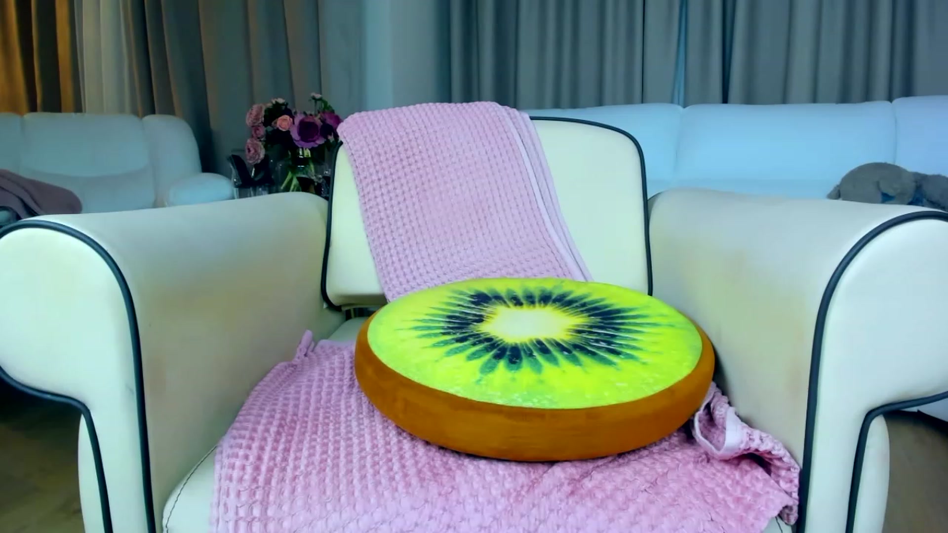 Gallery image thumbnail from ChloeJakson's myfreecams stream on, 11/19/2022, 19:59 image 7 of 20