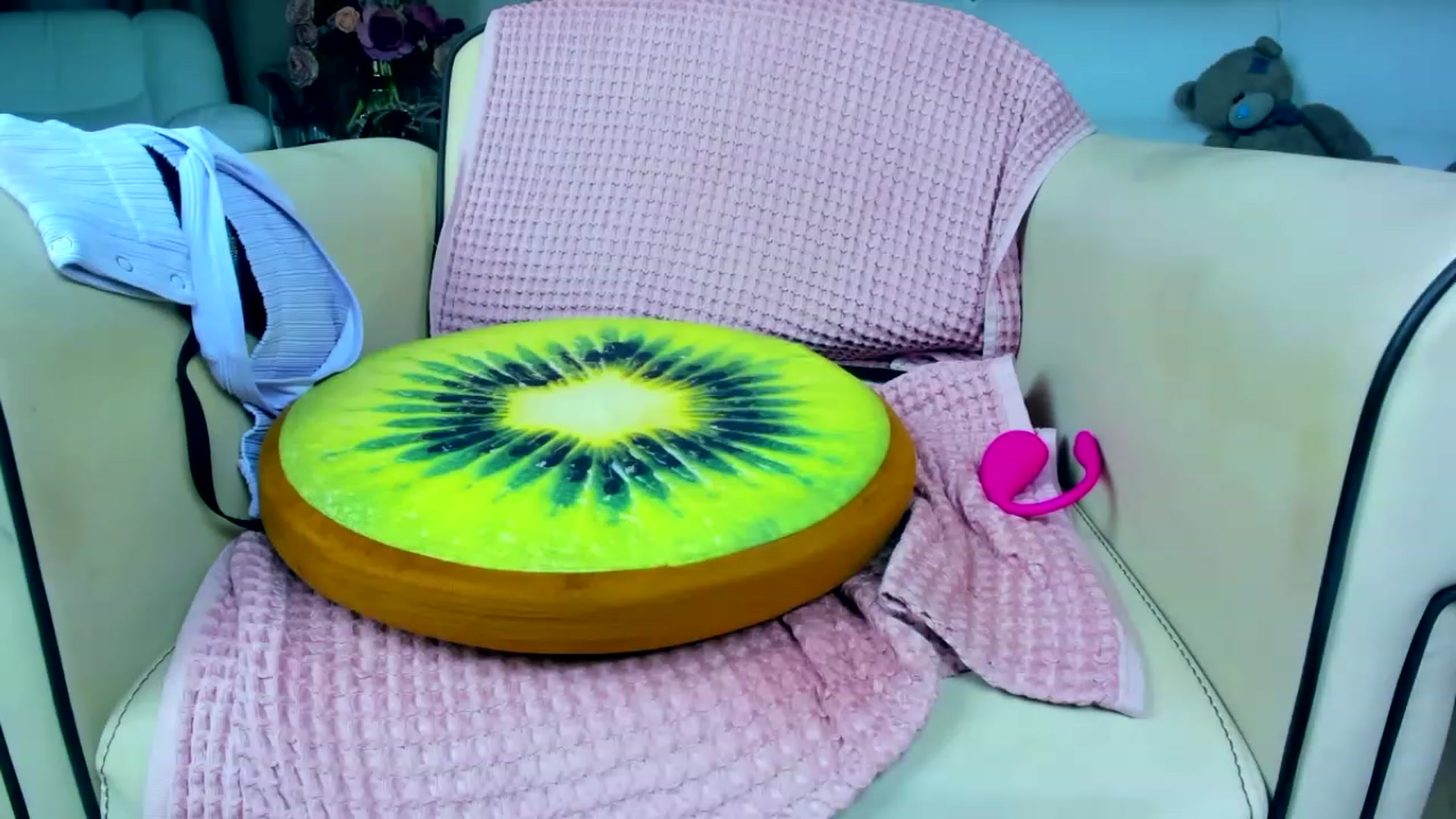 Gallery image thumbnail from ChloeJakson's myfreecams stream on, 11/20/2022, 22:03 image 20 of 20