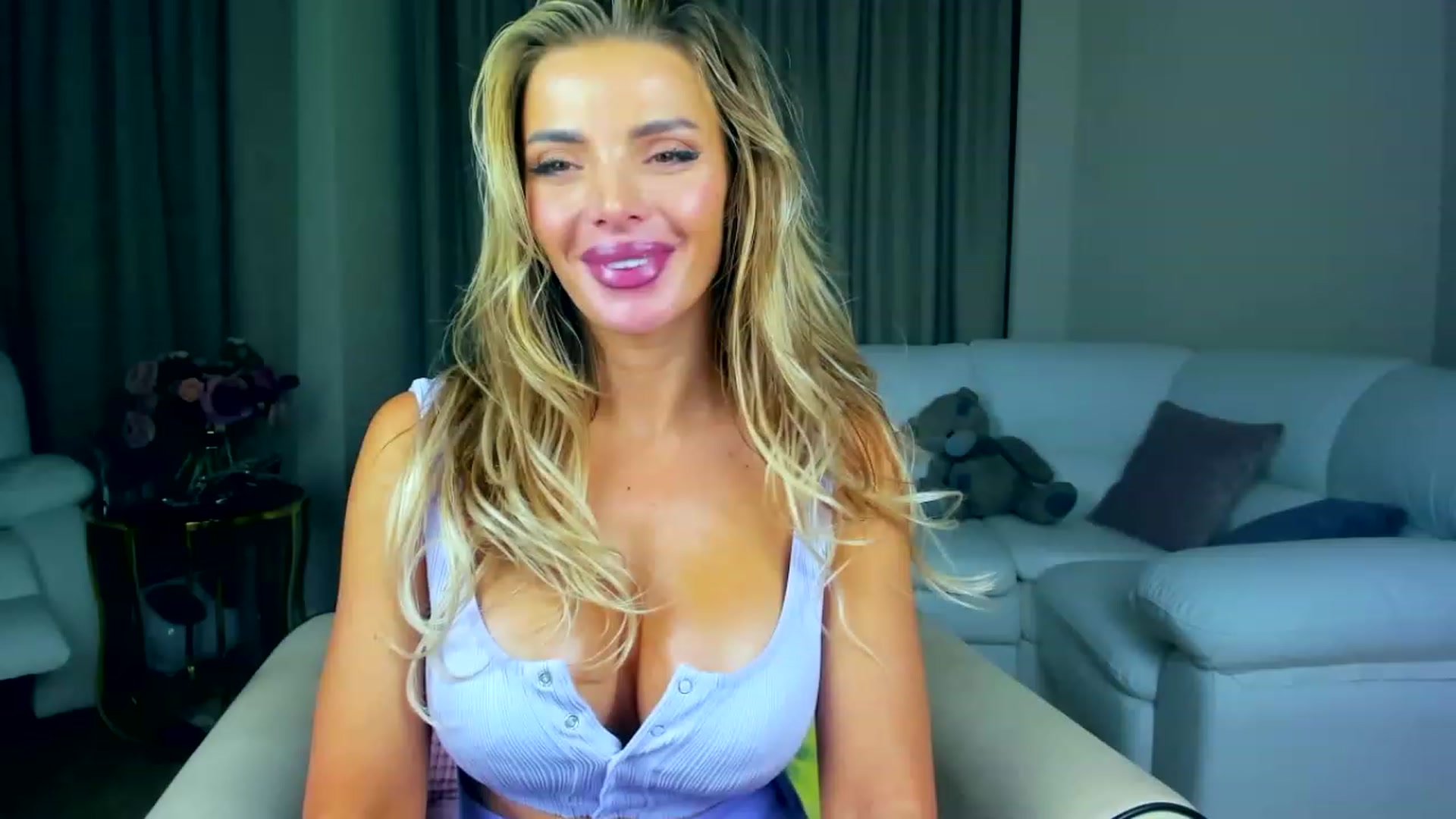 Gallery image thumbnail from ChloeJakson's myfreecams stream on, 11/20/2022, 22:20 image 10 of 20