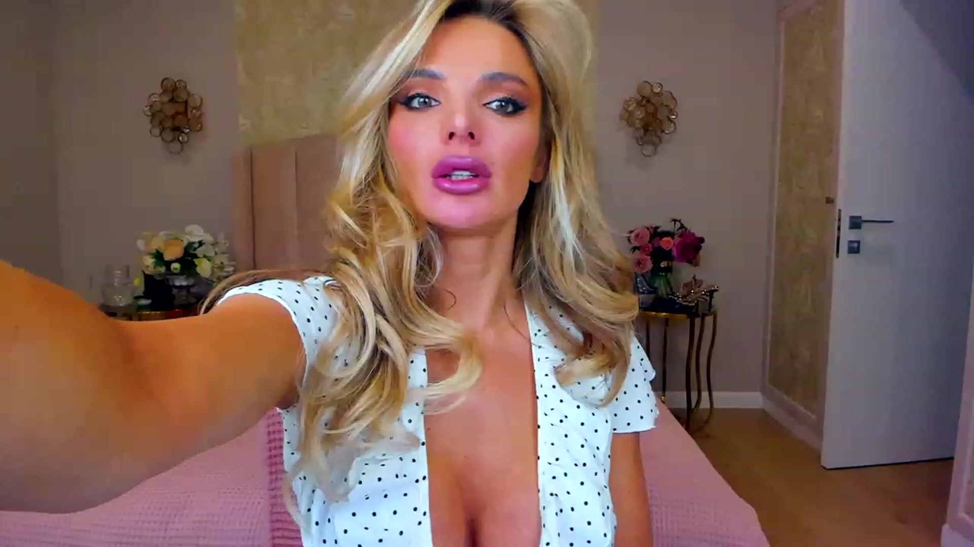 Gallery image thumbnail from ChloeJakson's myfreecams stream on, 11/21/2022, 16:05 image 8 of 20