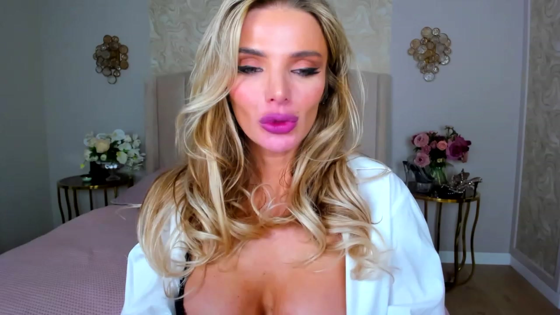 Gallery image thumbnail from ChloeJakson's myfreecams stream on, 11/21/2022, 20:42 image 13 of 20