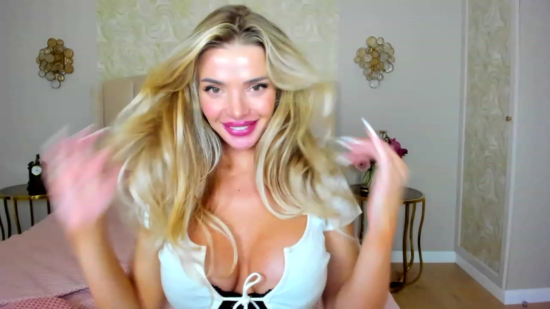 Gallery image thumbnail from ChloeJakson's myfreecams stream on, 11/23/2022, 17:24 image 3 of 20
