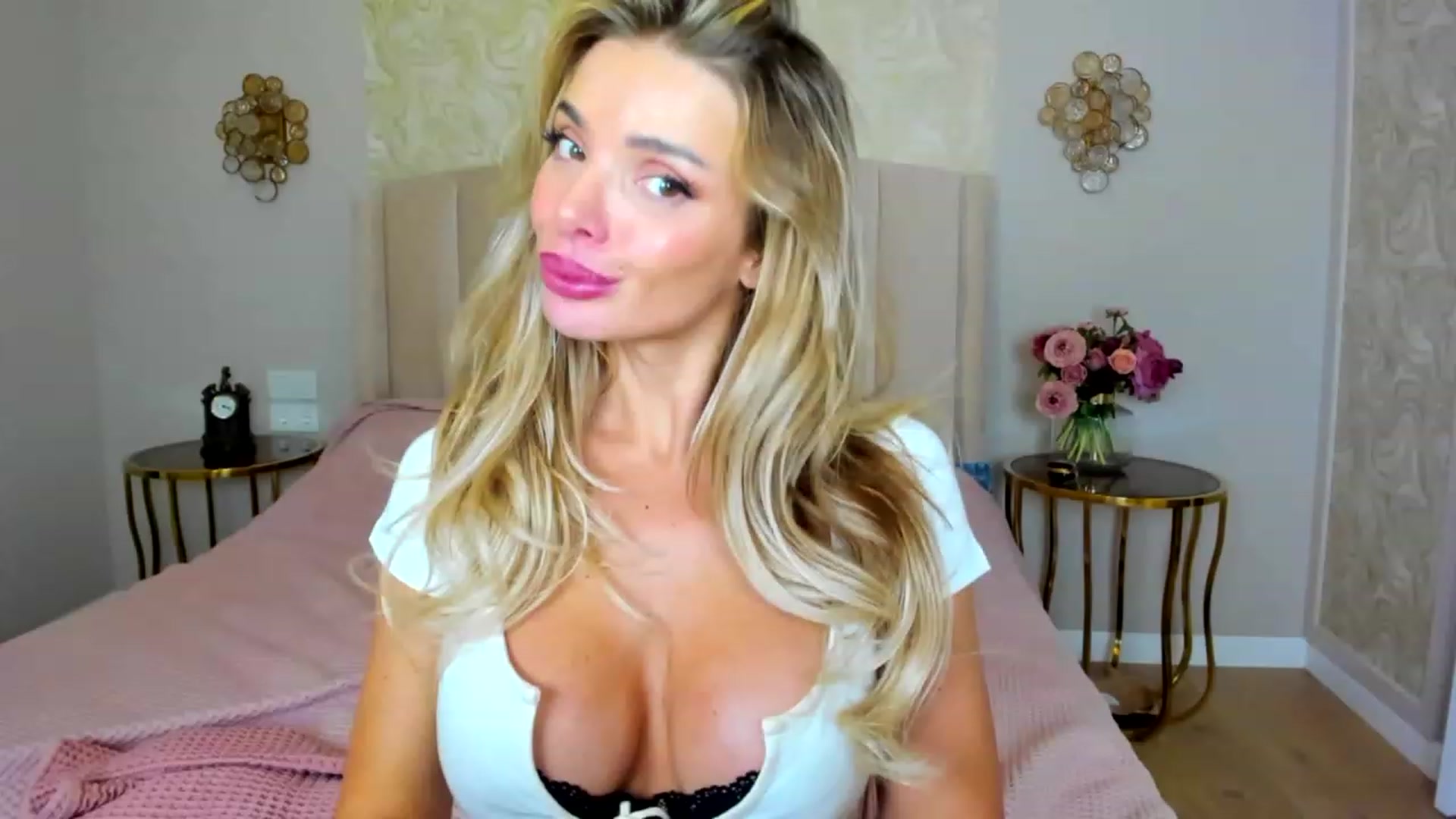 Gallery image thumbnail from ChloeJakson's myfreecams stream on, 11/23/2022, 17:59 image 4 of 20