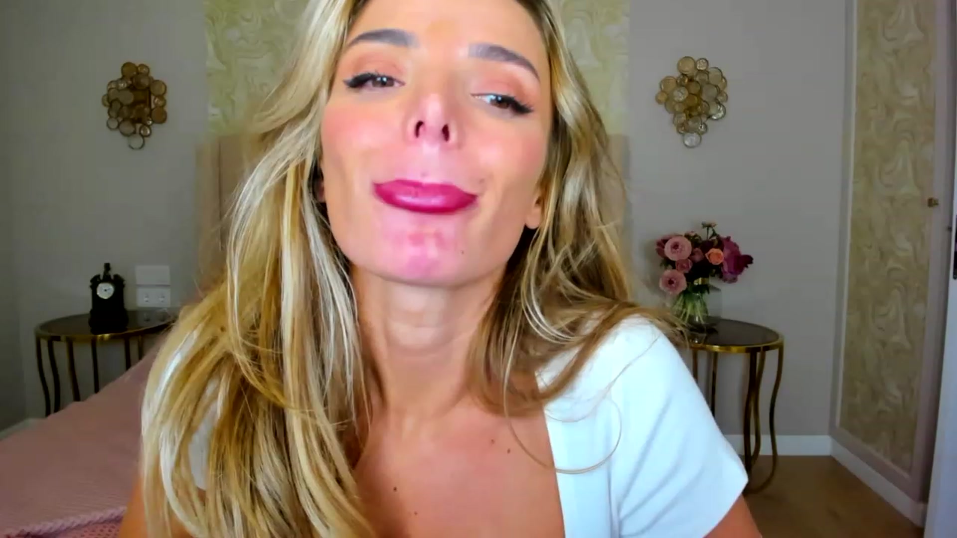 Gallery image thumbnail from ChloeJakson's myfreecams stream on, 11/23/2022, 19:25 image 7 of 20