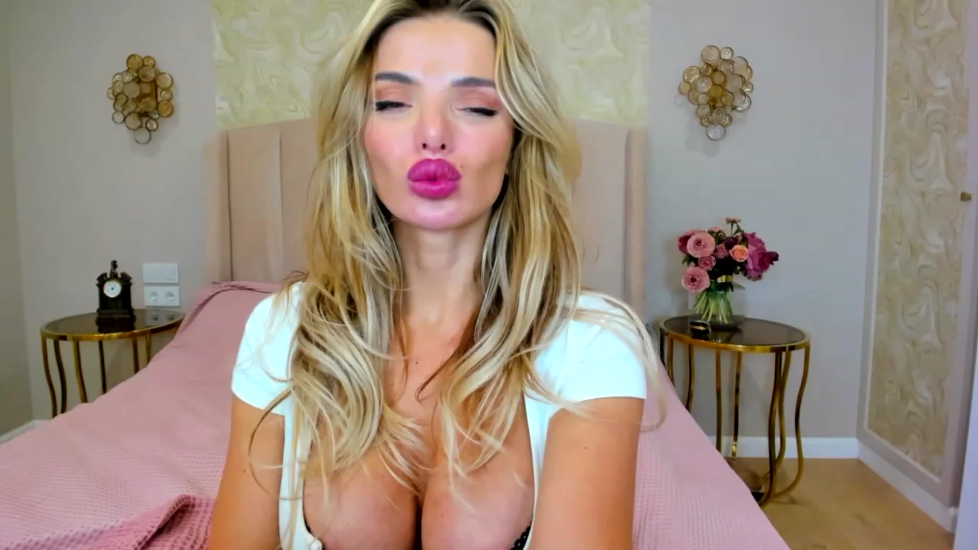 Gallery image thumbnail from ChloeJakson's myfreecams stream on, 11/23/2022, 20:53 image 3 of 20