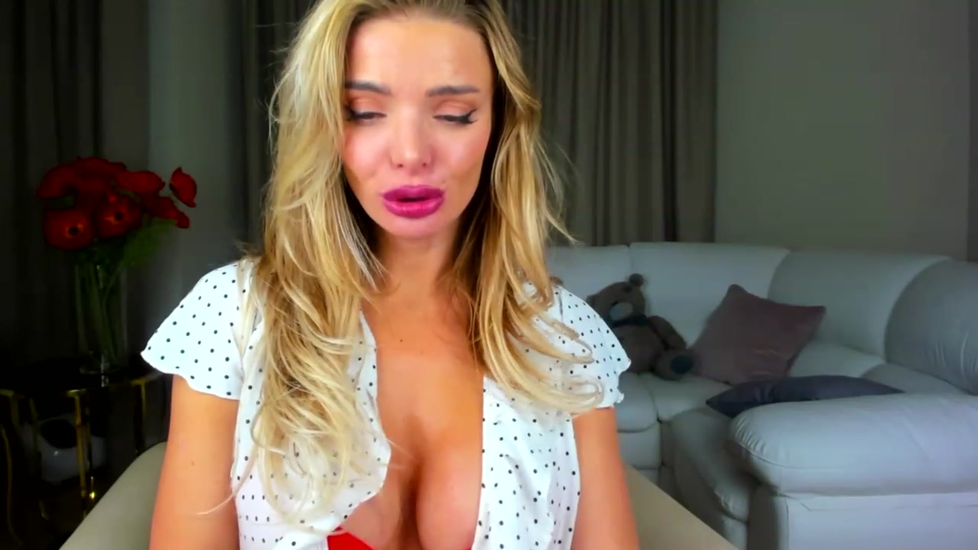 Gallery image thumbnail from ChloeJakson's myfreecams stream on, 11/24/2022, 19:33 image 18 of 20