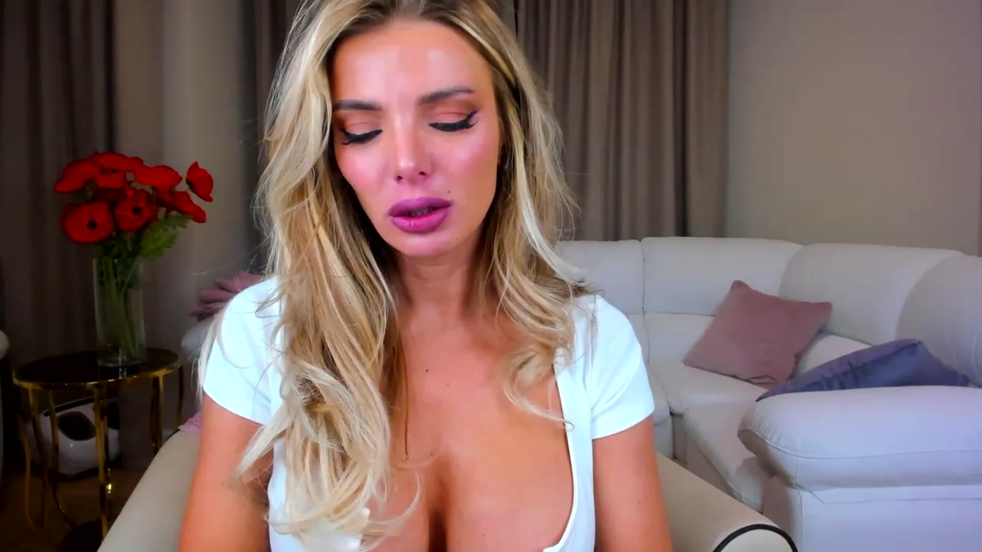 Gallery image thumbnail from ChloeJakson's myfreecams stream on, 11/26/2022, 15:07 image 8 of 20