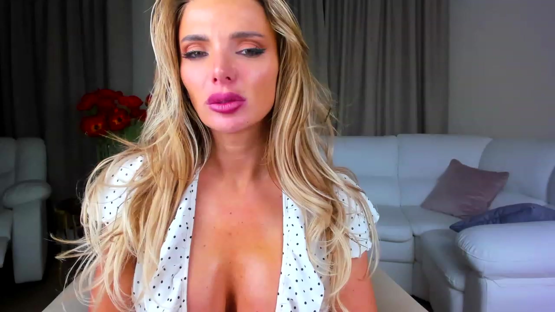 Gallery image thumbnail from ChloeJakson's myfreecams stream on, 11/27/2022, 10:22 image 11 of 20