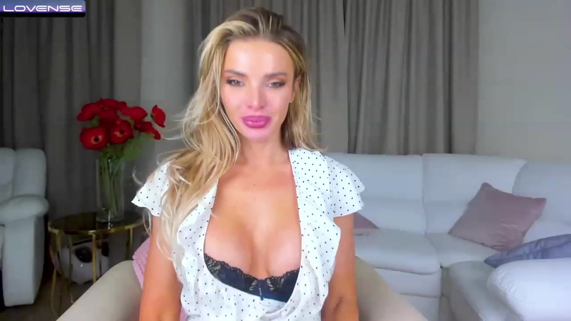 Gallery image thumbnail from ChloeJakson's myfreecams stream on, 11/27/2022, 03:03 image 16 of 20