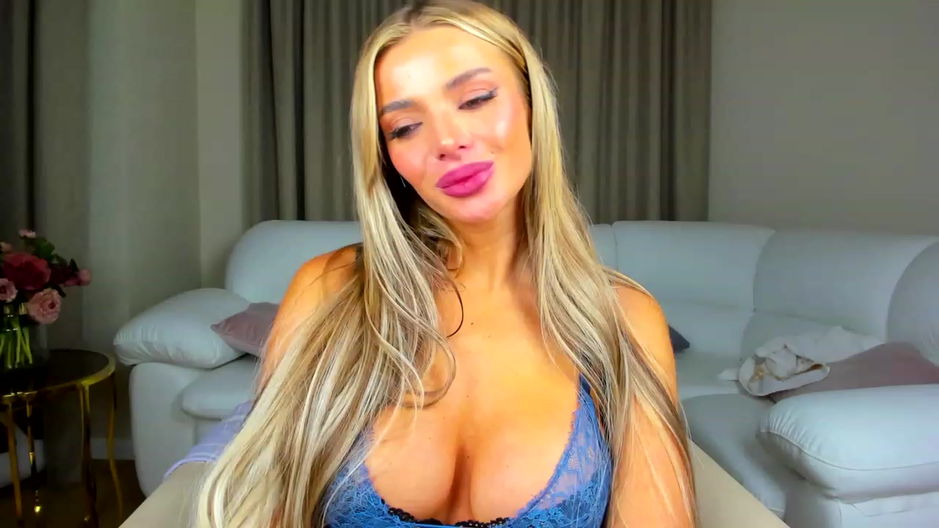 Gallery image thumbnail from ChloeJakson's myfreecams stream on, 12/08/2022, 17:32 image 8 of 20