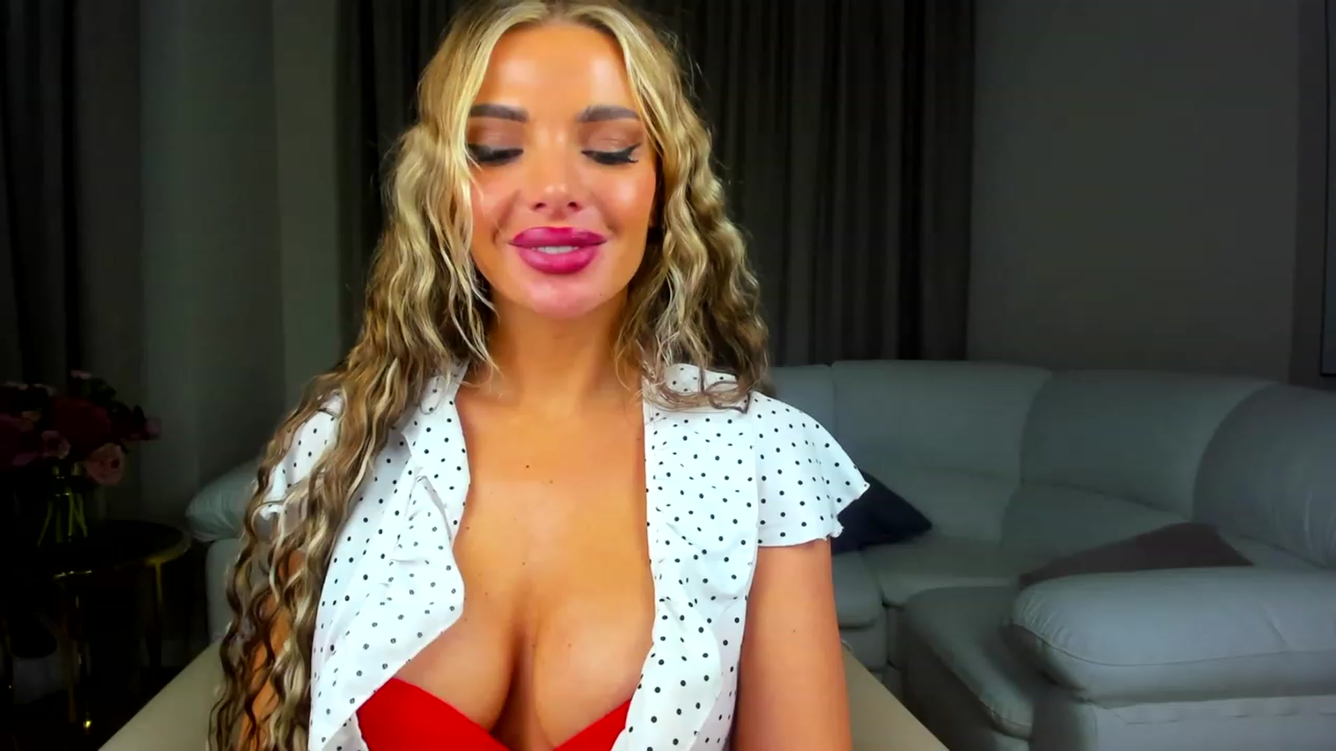 Gallery image thumbnail from ChloeJakson's myfreecams stream on, 12/10/2022, 13:13 image 14 of 20