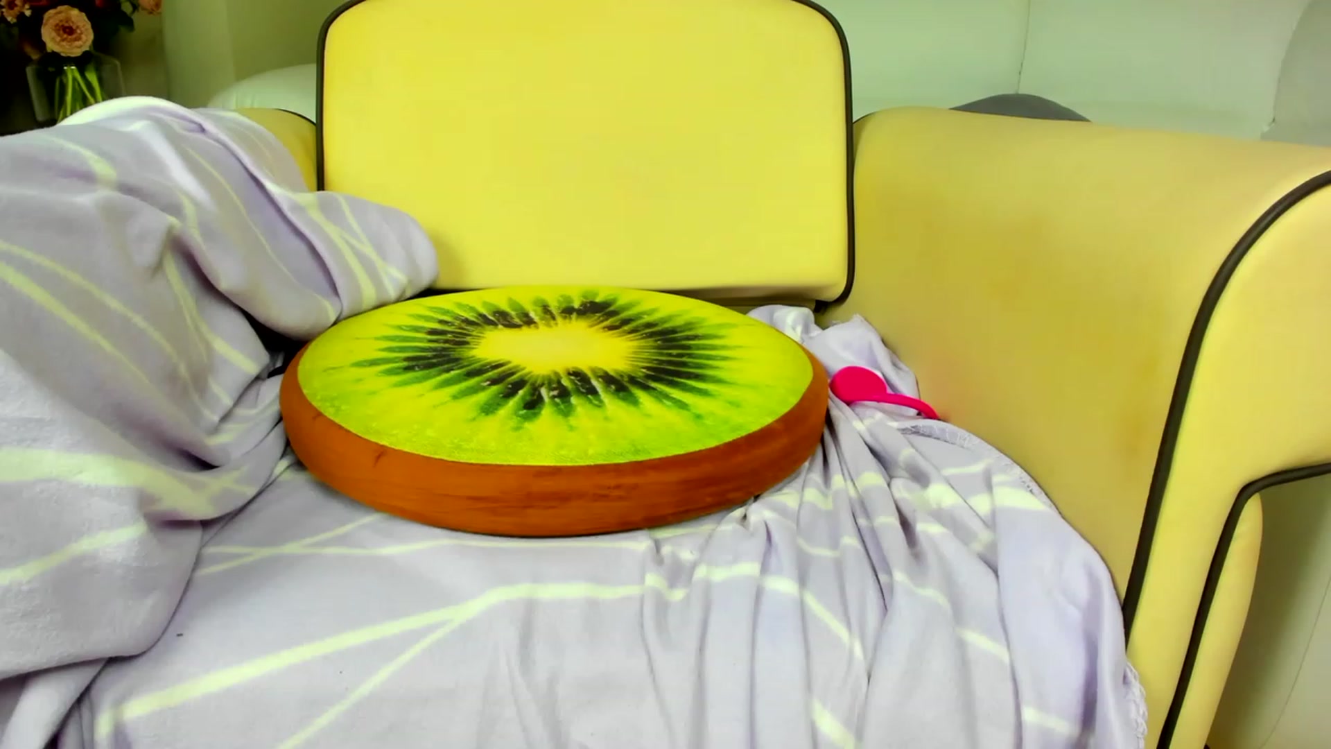 Gallery image thumbnail from ChloeJakson's myfreecams stream on, 12/12/2022, 18:35 image 12 of 20