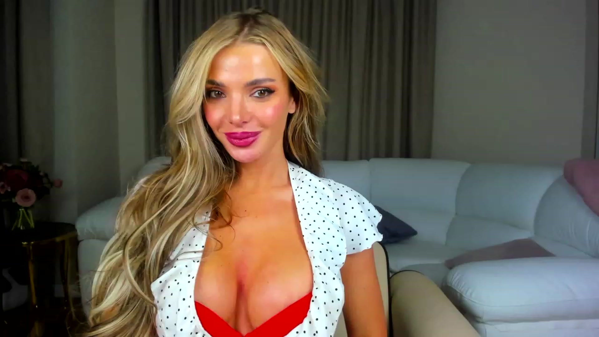 Gallery image thumbnail from ChloeJakson's myfreecams stream on, 12/12/2022, 19:35 image 13 of 20