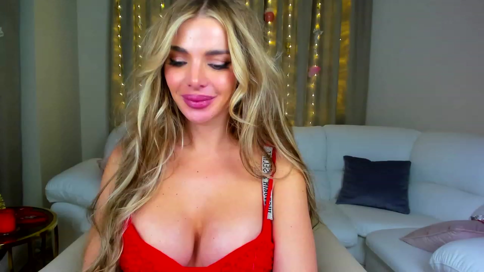 Gallery image thumbnail from ChloeJakson's myfreecams stream on, 12/24/2022, 19:11 image 12 of 20