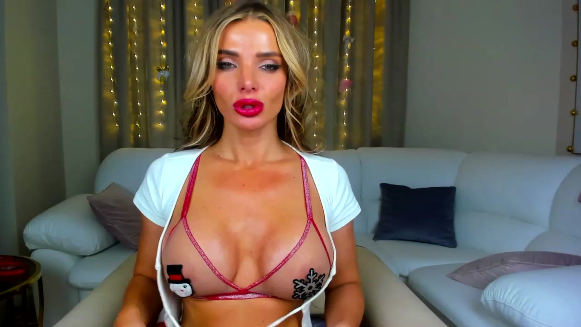 Gallery image thumbnail from ChloeJakson's myfreecams stream on, 12/25/2022, 20:29 image 15 of 20