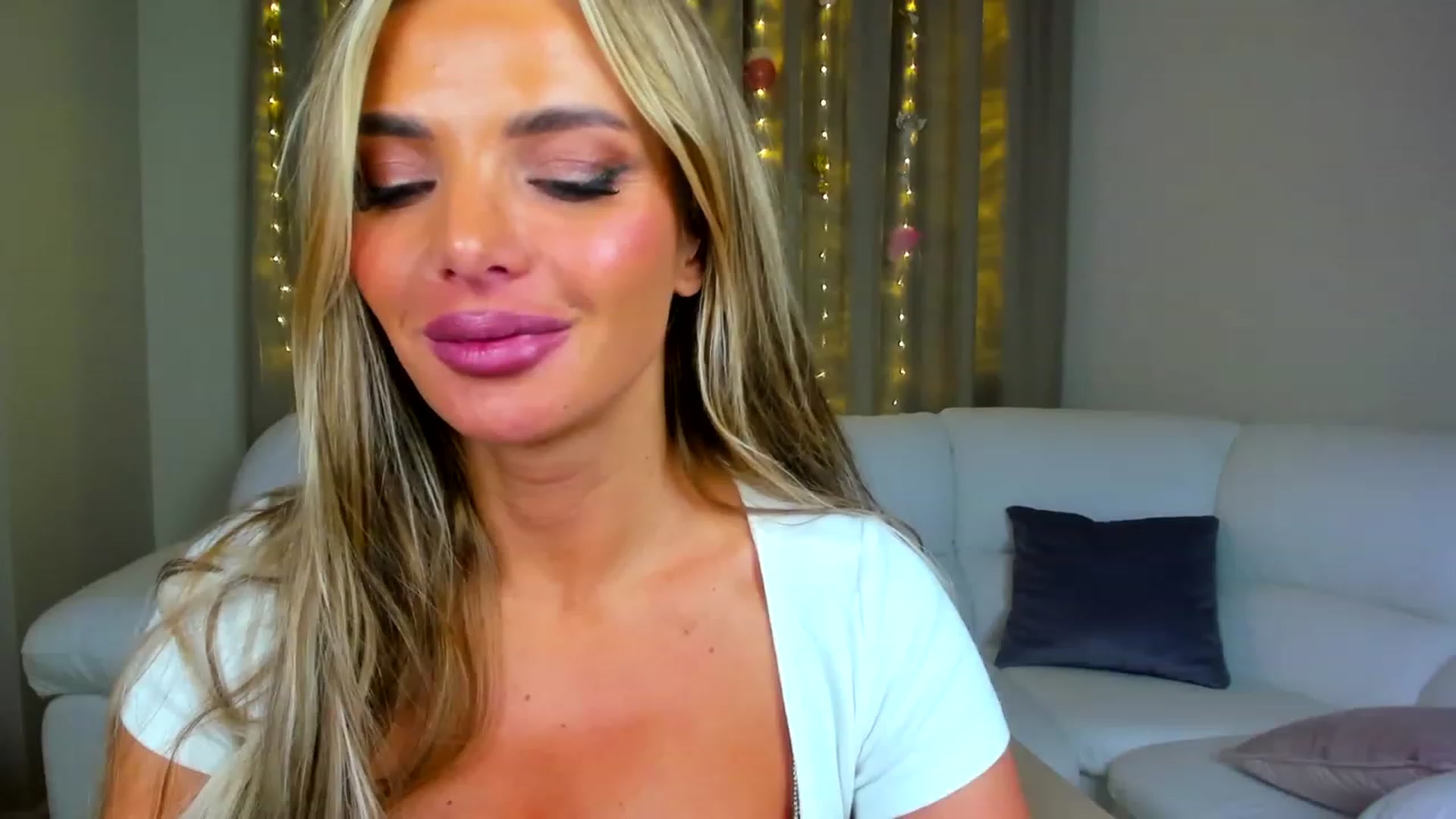 Gallery image thumbnail from ChloeJakson's myfreecams stream on, 12/29/2022, 20:01 image 18 of 20