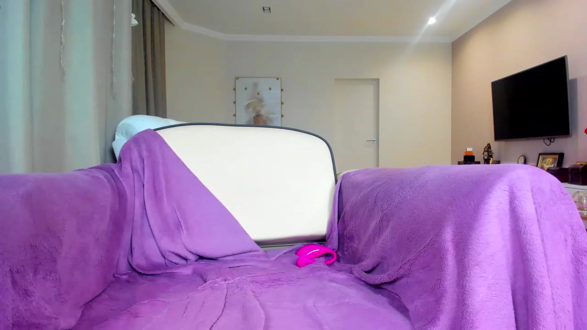 Gallery image thumbnail from ChloeJakson's myfreecams stream on, 04/03/2023, 19:15 image 1 of 20