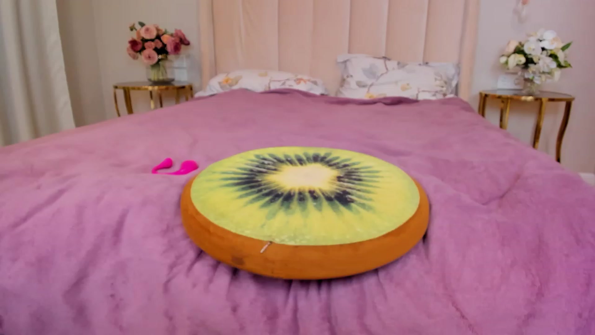 Gallery image thumbnail from ChloeJakson's myfreecams stream on, 07/18/2023, 19:43 image 13 of 20