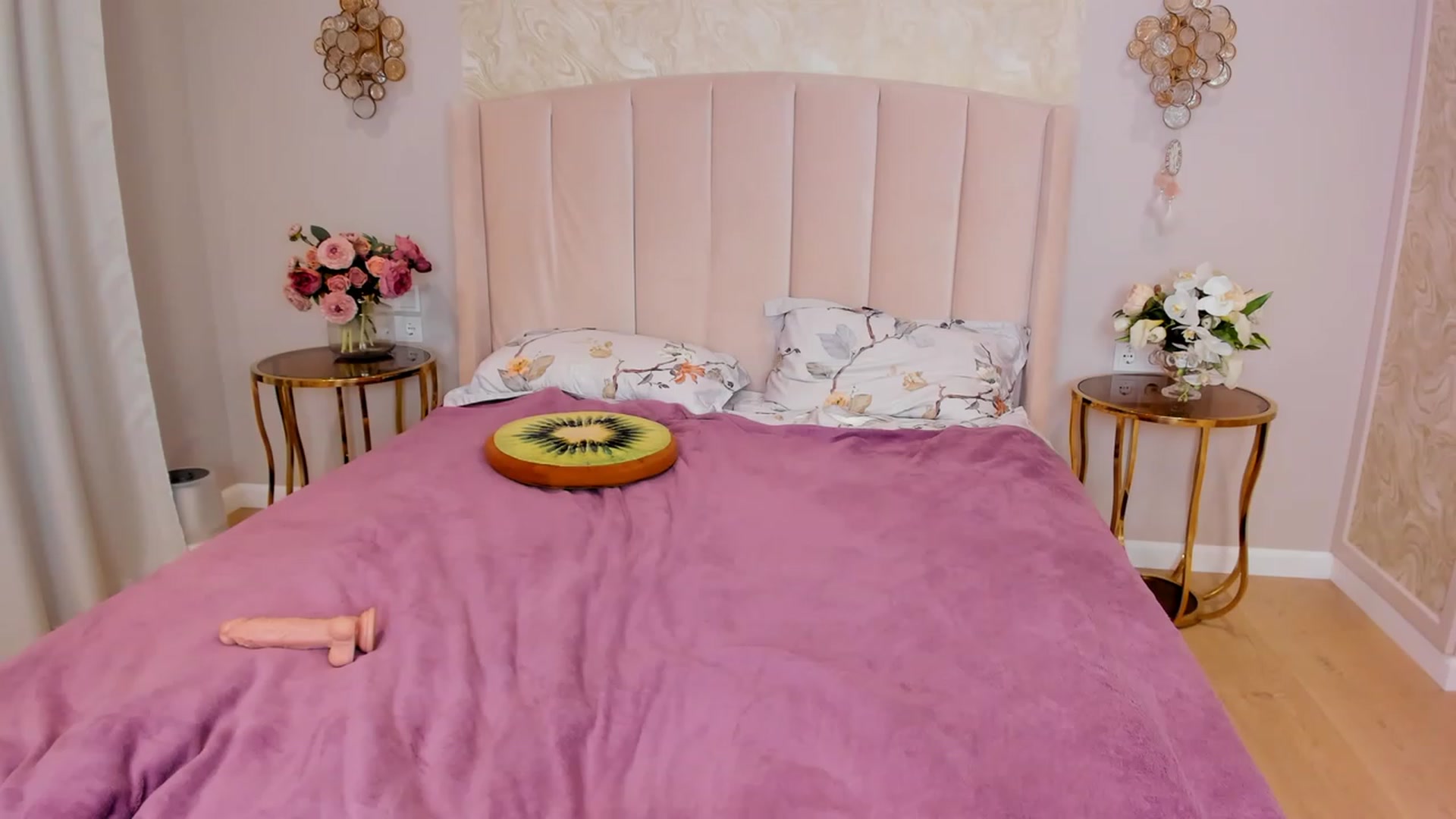 Gallery image thumbnail from ChloeJakson's myfreecams stream on, 07/18/2023, 21:14 image 17 of 20