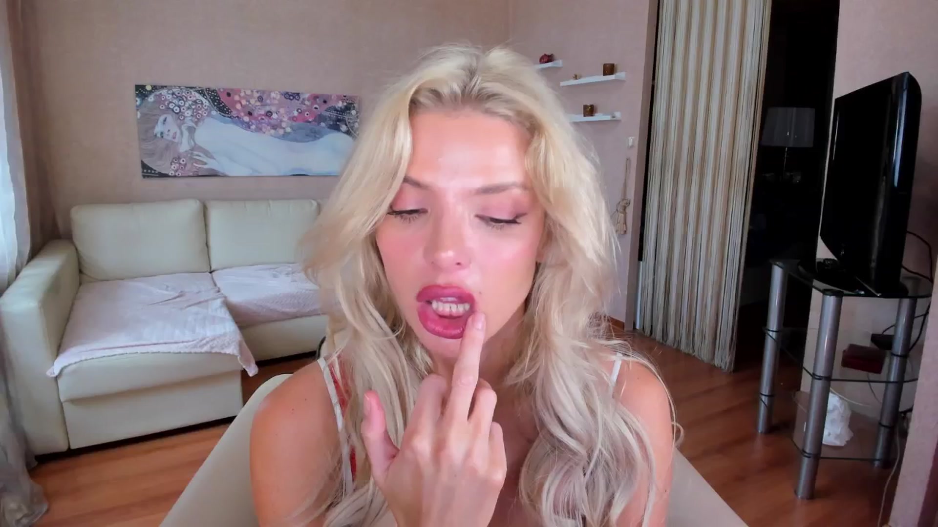 Gallery image thumbnail from ChloeJakson's myfreecams stream on, 06/20/2024, 08:35 image 6 of 20