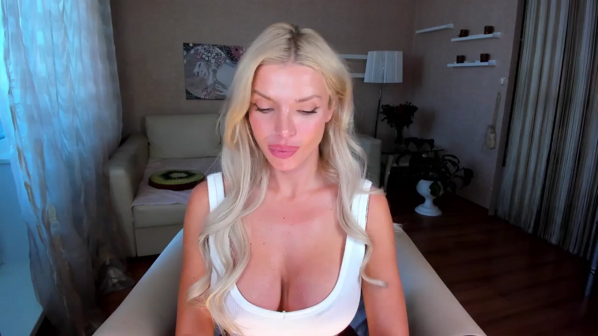 Gallery image thumbnail from ChloeJakson's myfreecams stream on, 06/27/2024, 11:53 image 9 of 20