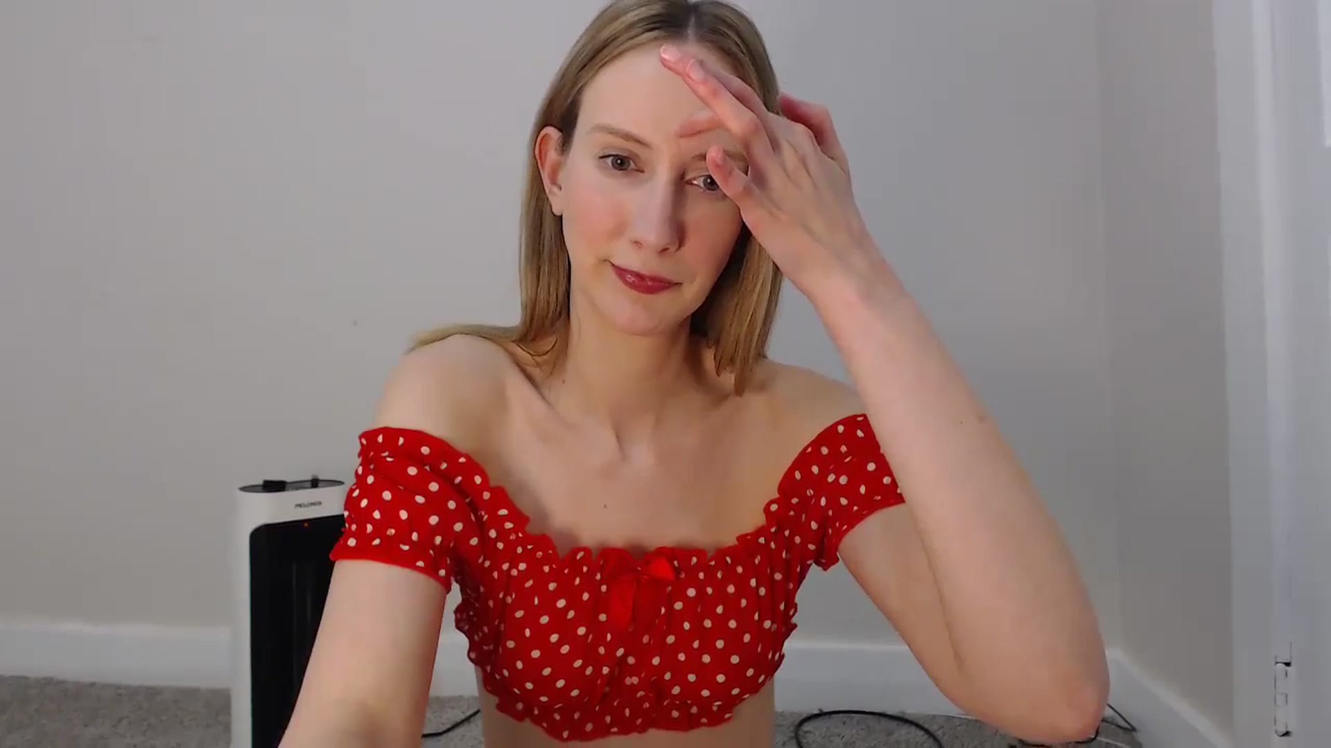 Gallery image thumbnail from ChloeMadden's myfreecams stream on, 04/02/2024, 03:01 image 11 of 20