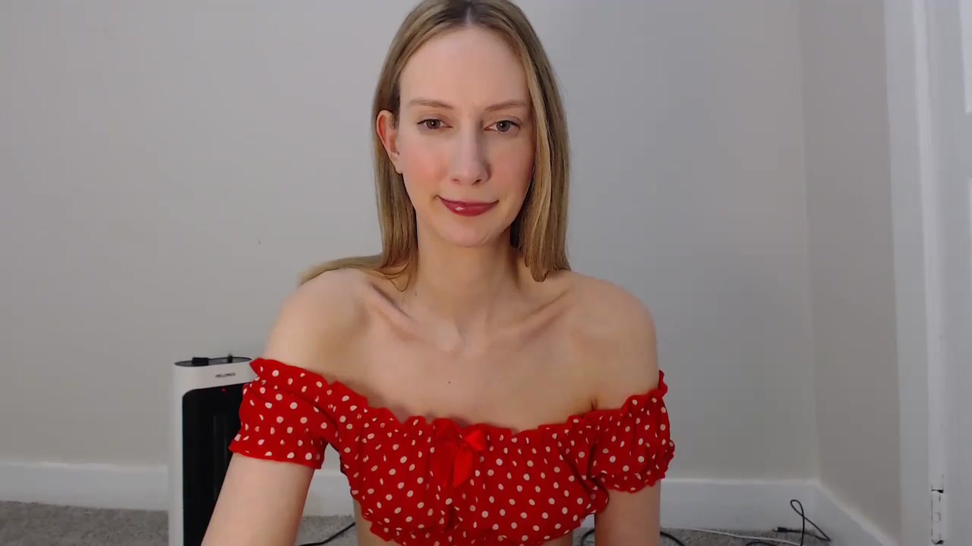Gallery image thumbnail from ChloeMadden's myfreecams stream on, 04/02/2024, 03:01 image 10 of 20