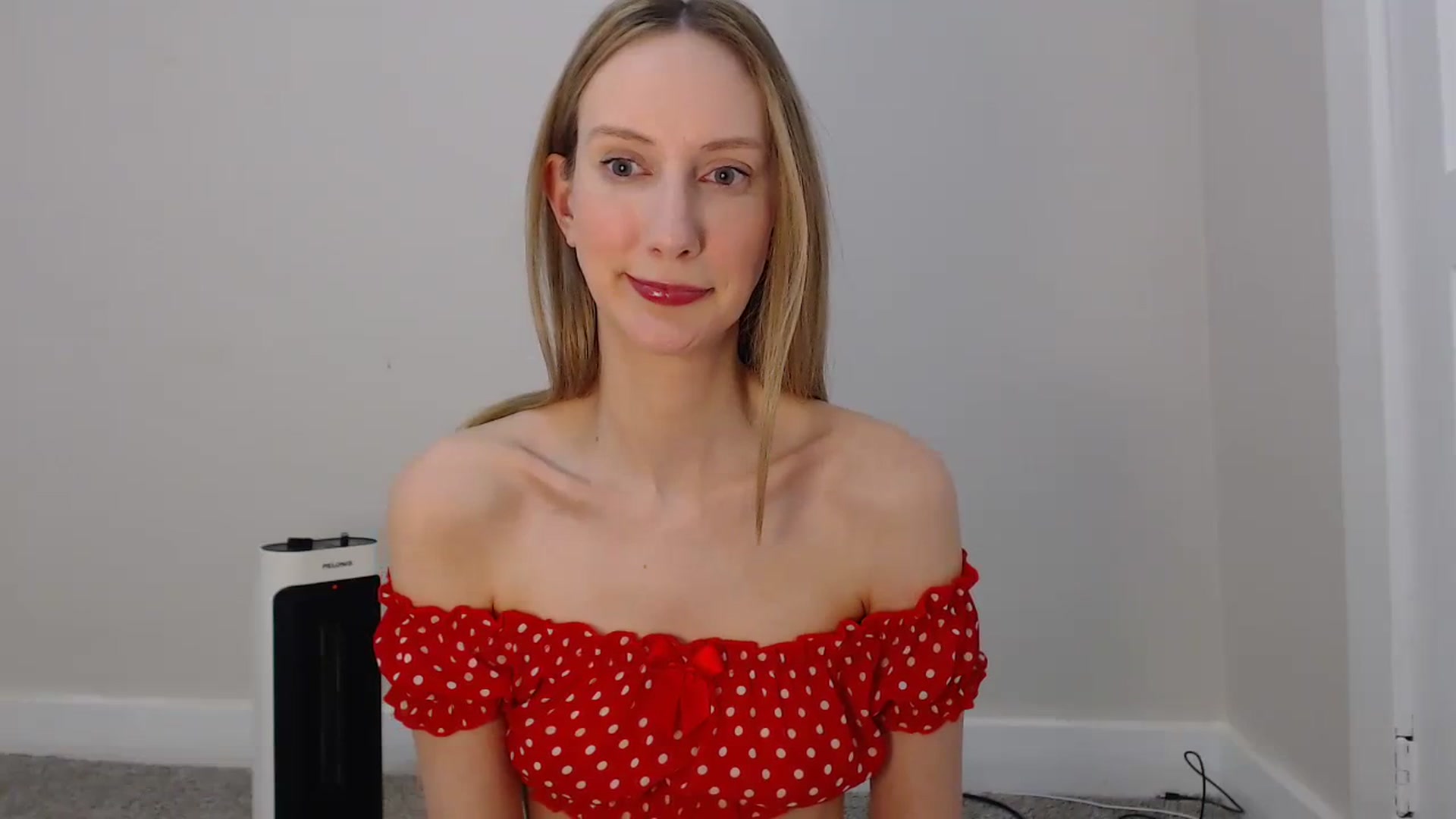 Gallery image thumbnail from ChloeMadden's myfreecams stream on, 04/02/2024, 03:01 image 6 of 20