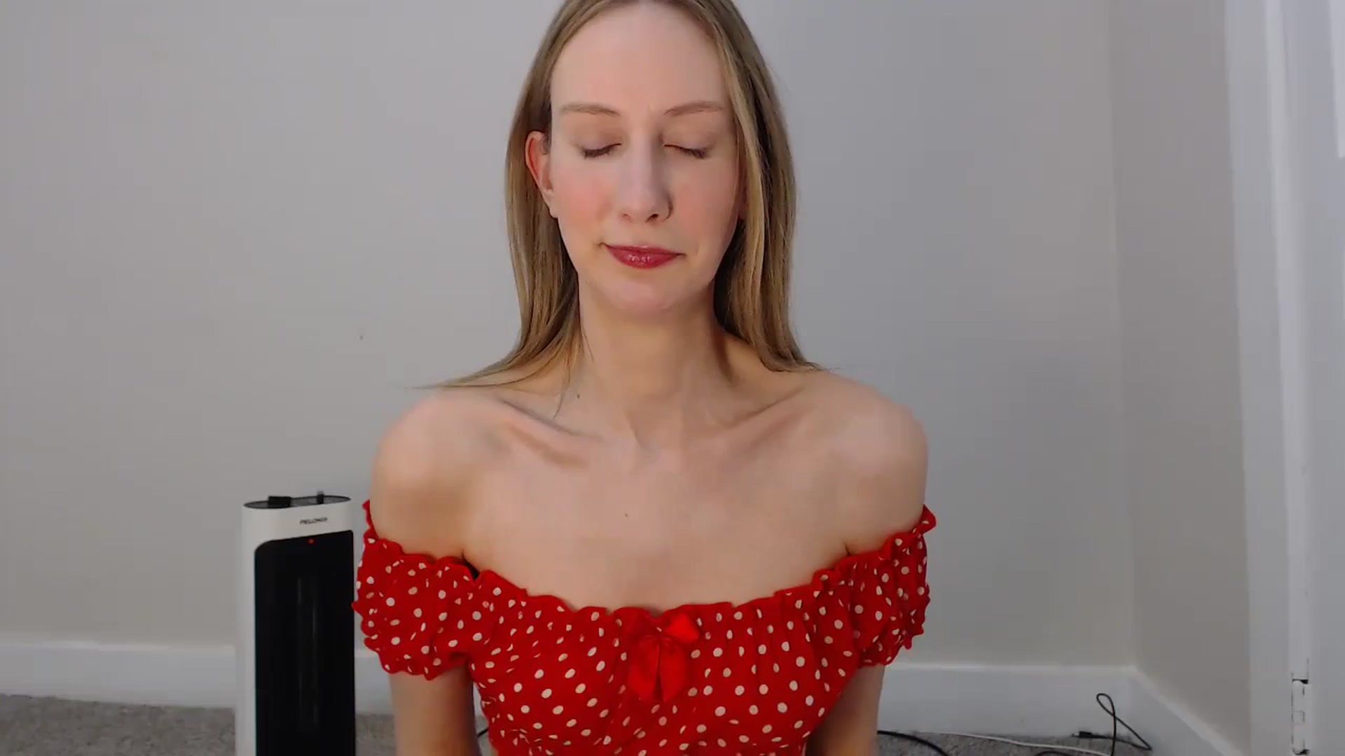 Gallery image thumbnail from ChloeMadden's myfreecams stream on, 04/02/2024, 03:01 image 14 of 20