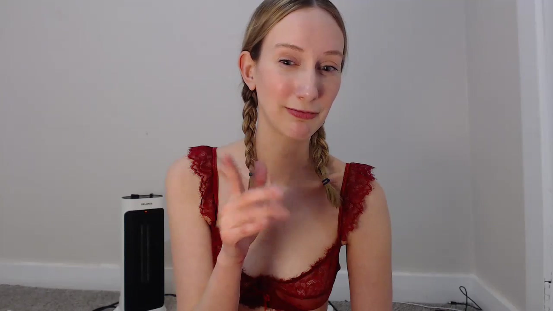 Gallery image thumbnail from ChloeMadden's myfreecams stream on, 04/04/2024, 04:43 image 14 of 20