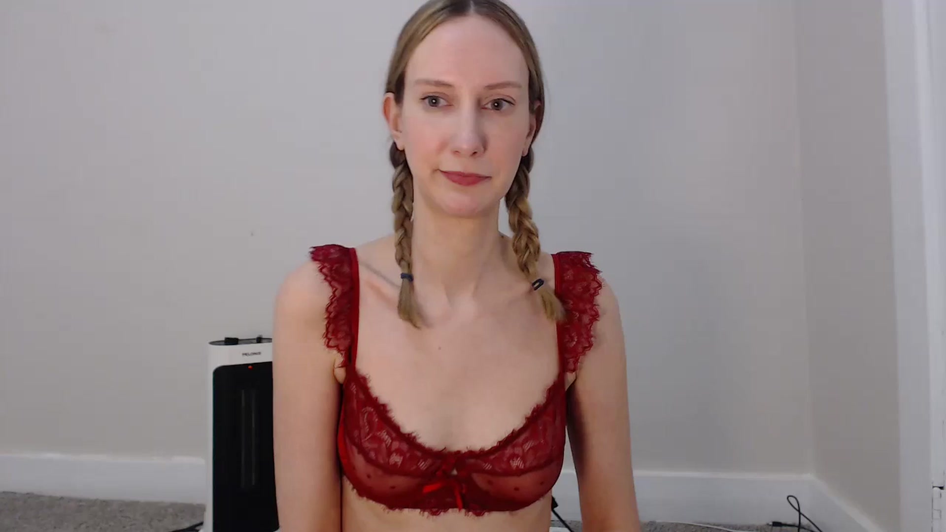 Gallery image thumbnail from ChloeMadden's myfreecams stream on, 04/04/2024, 04:43 image 15 of 20