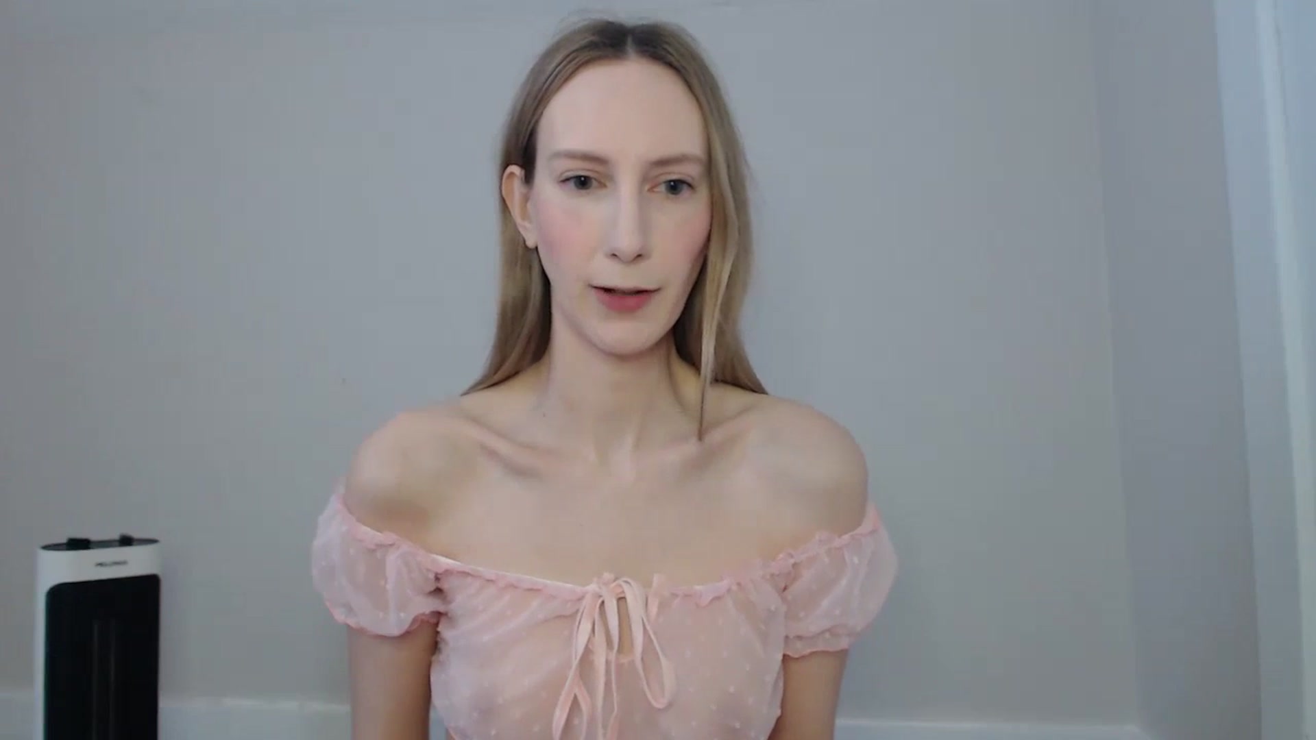 Gallery image thumbnail from ChloeMadden's myfreecams stream on, 04/06/2024, 20:19 image 14 of 20