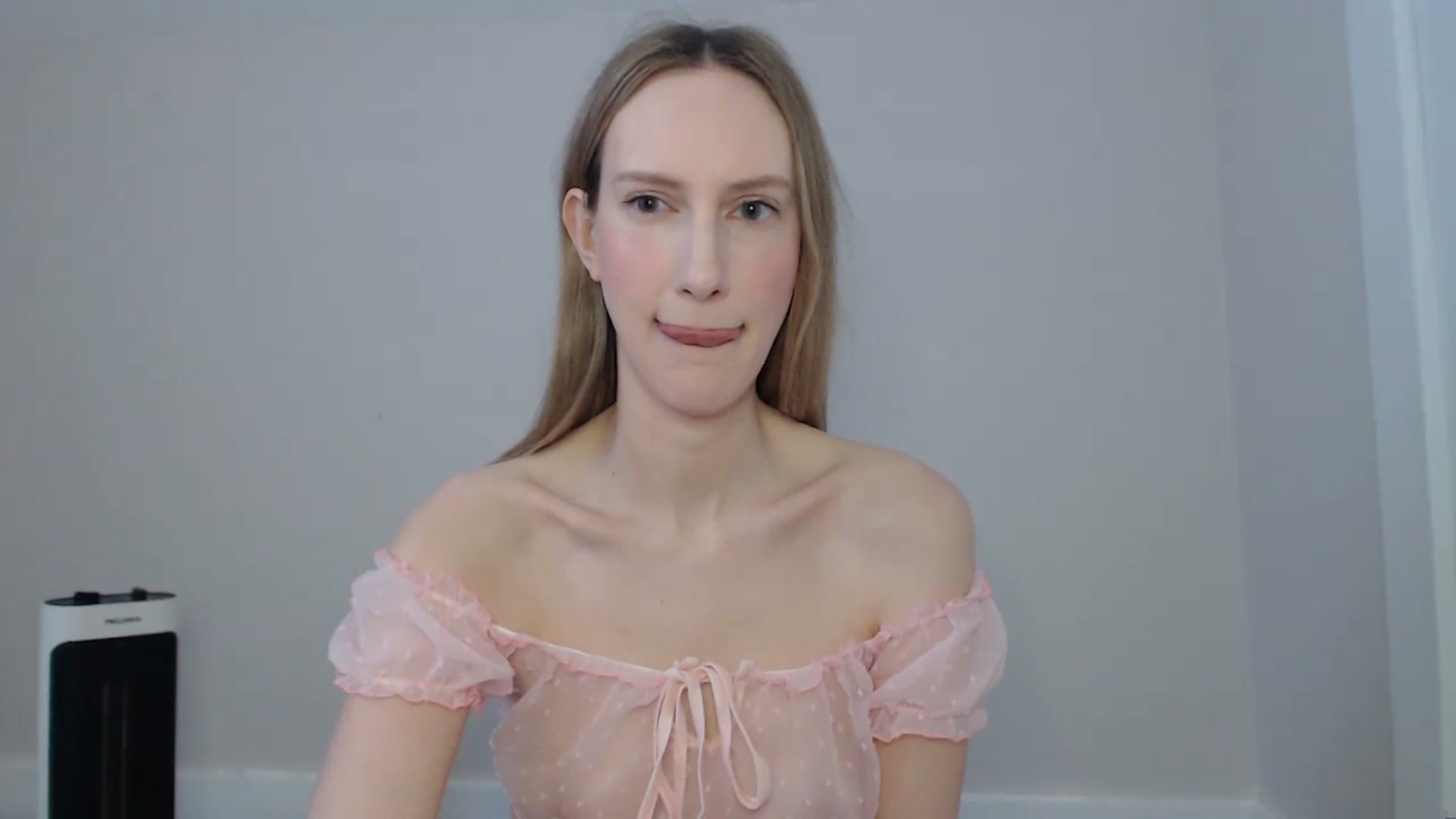 Gallery image thumbnail from ChloeMadden's myfreecams stream on, 04/06/2024, 20:19 image 16 of 20