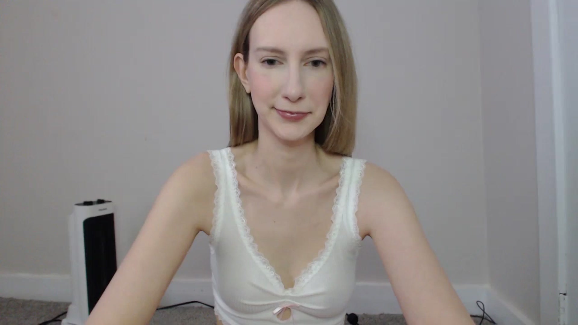 Gallery image thumbnail from ChloeMadden's myfreecams stream on, 04/09/2024, 22:34 image 10 of 20
